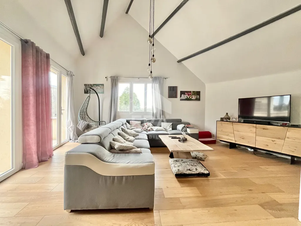 Elutuba - Charm House with Pool in Les Alluets Le Roi