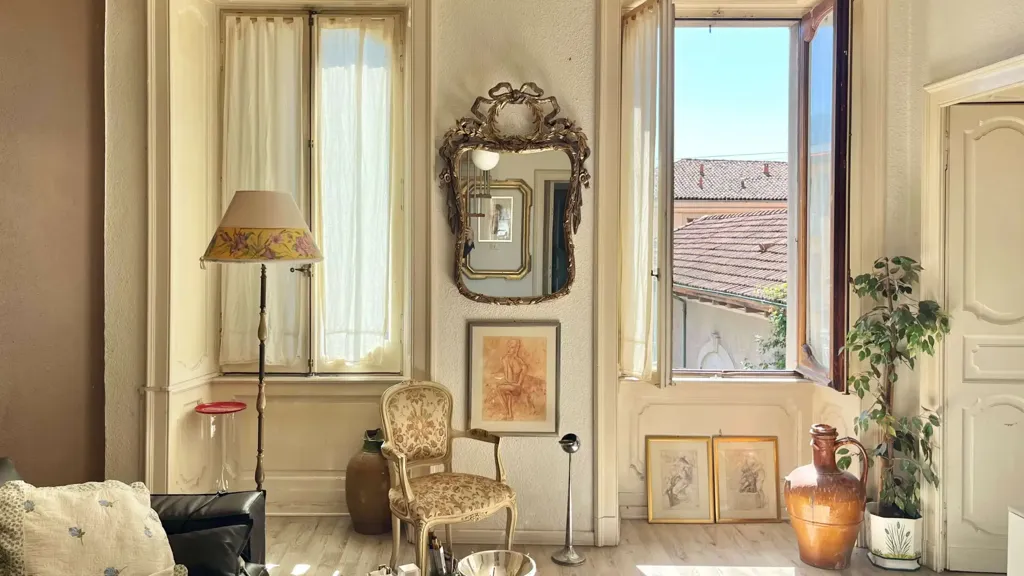 Living Room - Historic Villa with Private Garden in Intra
