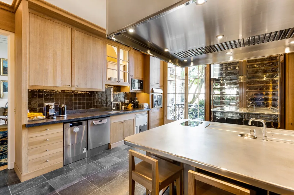 Kitchen - Pied-à-Terre with View in Paris 16th