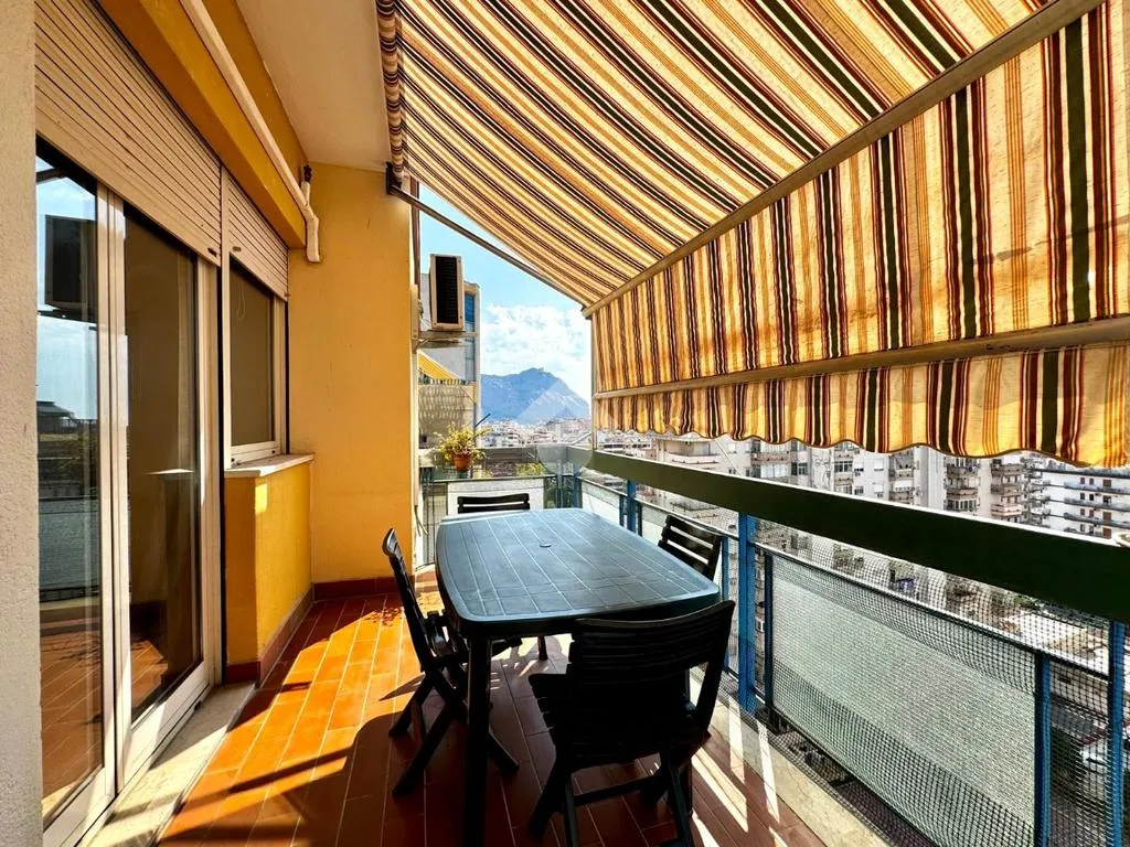 Terrace - Panoramic 3-Bedroom Apartment in Palermo