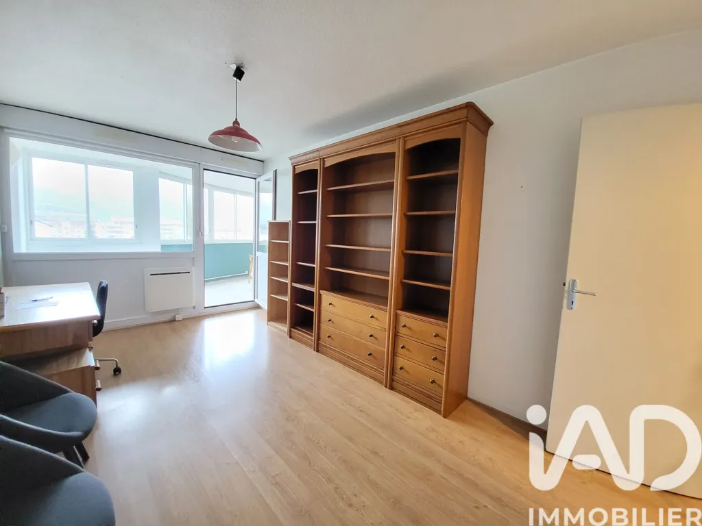Chambres - Appartement T3 avec Terrasses à Grenoble