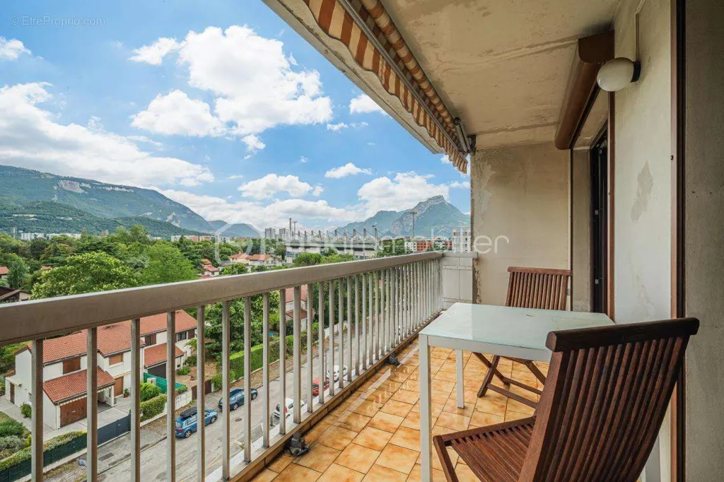 Rõdu - Bright T4 Apartment with Balcony in Grenoble