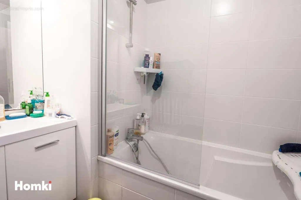 Bathrooms - Modern Apartment with Loggia in Nantes