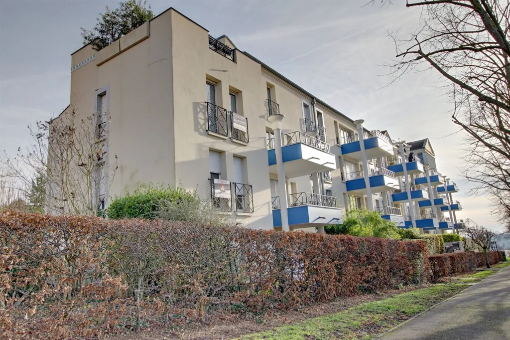 Välivaade - 5-Piece Apartment with Balcony in Cergy
