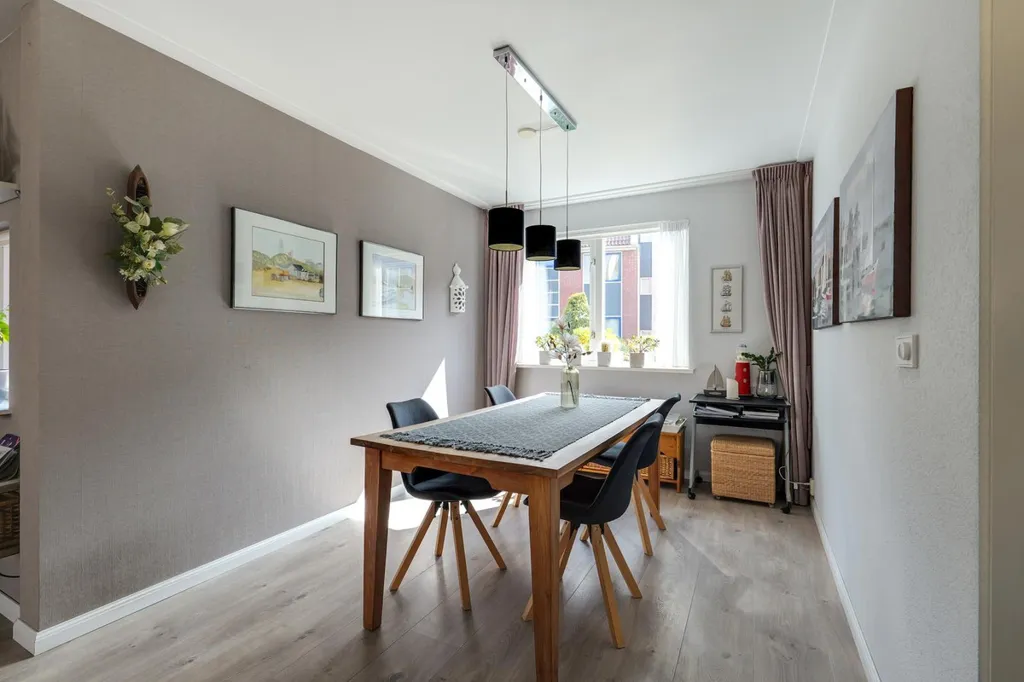 Salle à manger - Corner House with Overhang in Hoorn