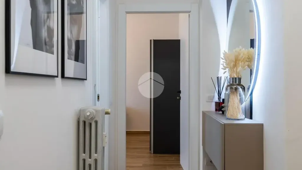 Esik - Rustic-Style Flat with Balcony in Florence