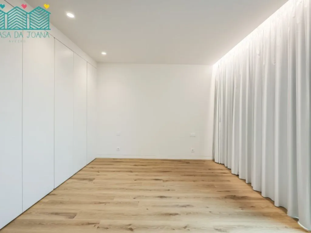 Pièces - Luxury 3-Bedroom Apartment in Aveiro