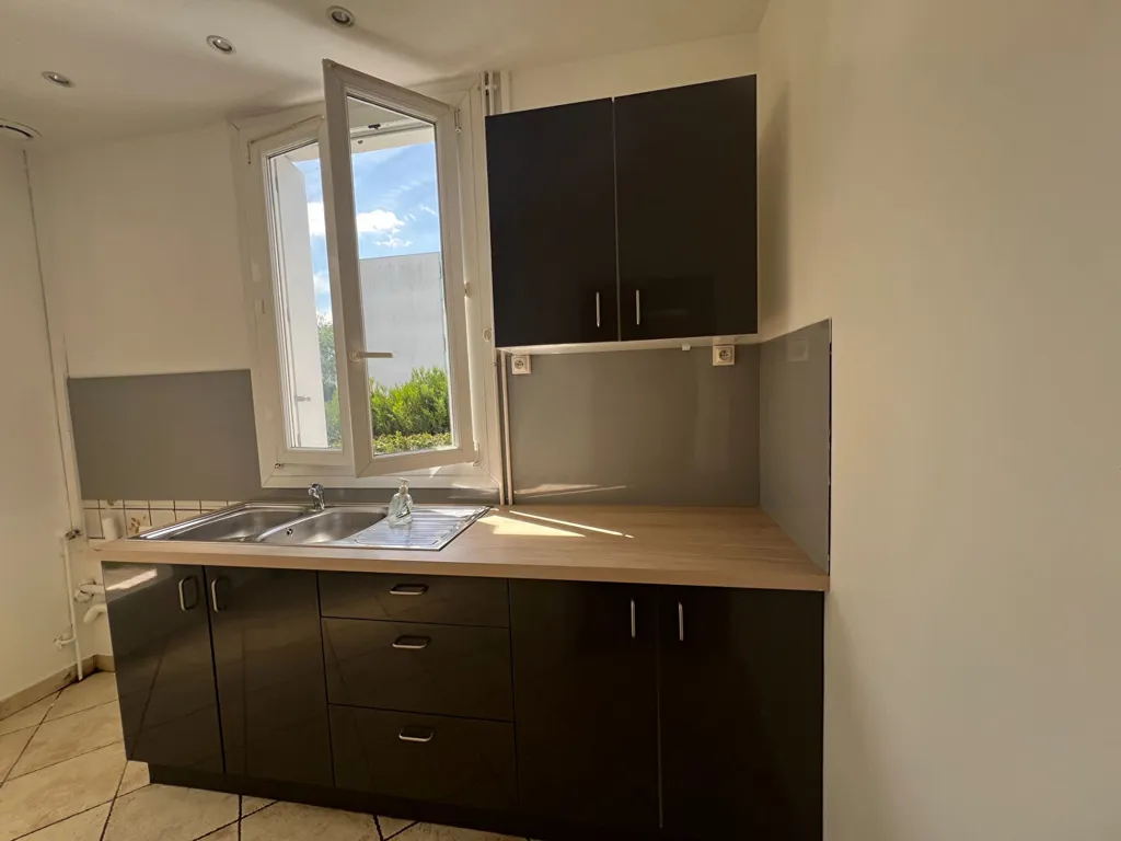 Köök - 4-Bedroom House with Garden in Nevers