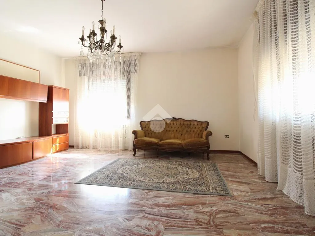 Elutuba - Independent House with Garden in Zermeghedo