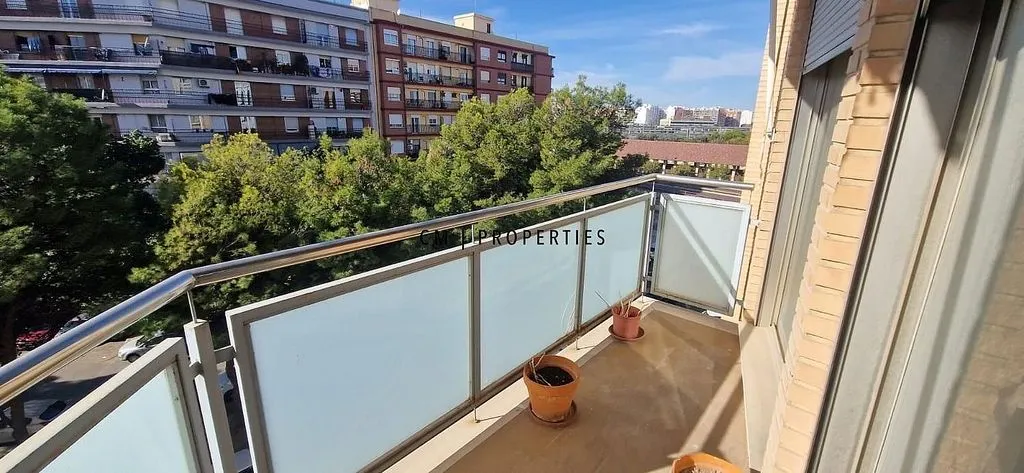 Balcon - Furnished Flat with Balcony in Valencia