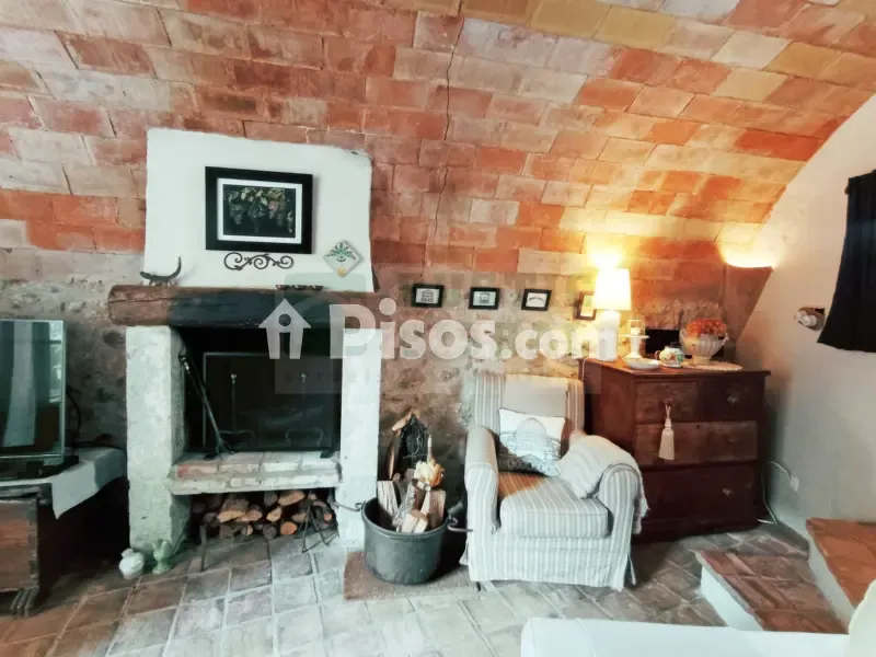 Elutuba - Rustic House with Patio near Ventalló