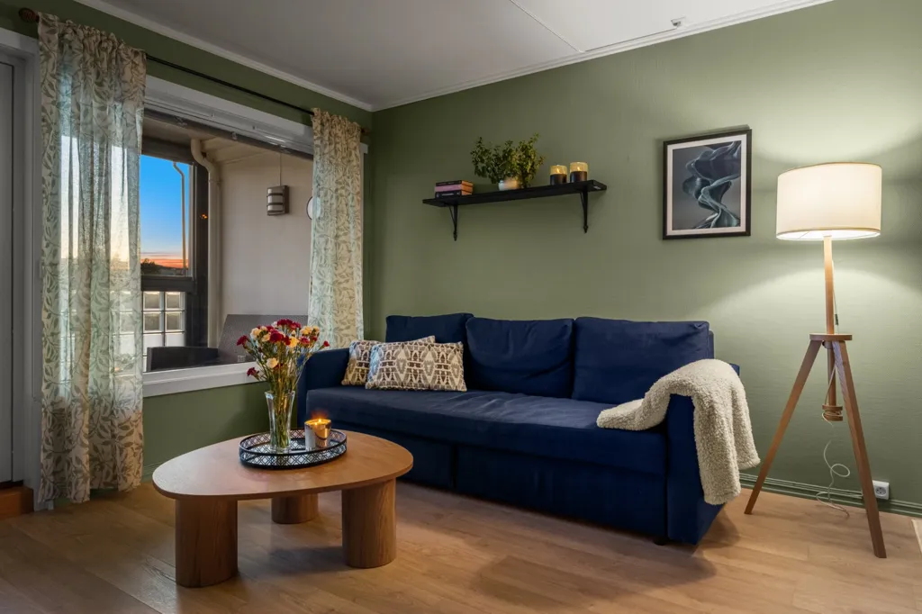 Soggiorno - Spacious 3-Bedroom Flat with Balconies in Furuset
