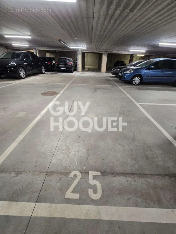 Garage - 2-Bedroom Apartment with Balcony in Saint-Avold