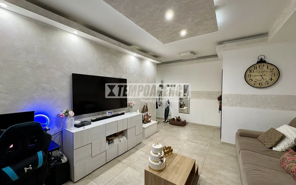 Séjour - Rearranged Apartment with Balcony in Pieve Emanuele