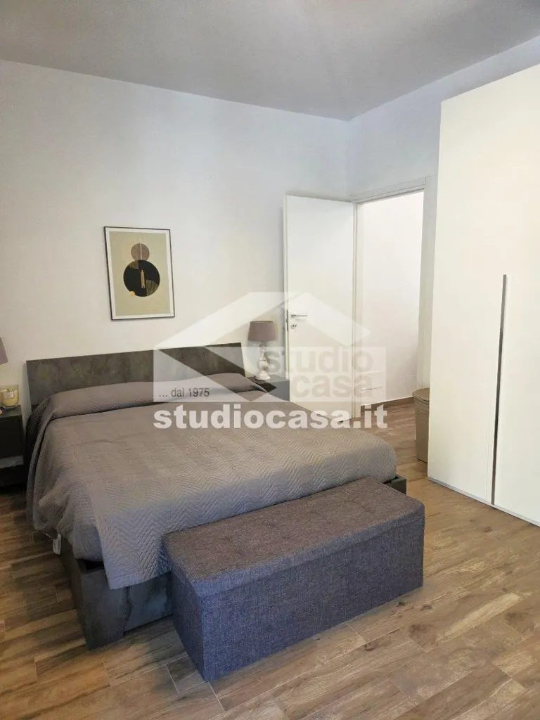 Chambres - Rear-Facing Apartment with Balcony in Cremona