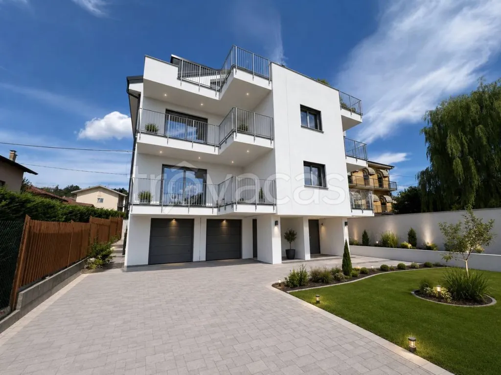 Extérieur - Retrofitted Mansard Apartment with Balcony in Bra