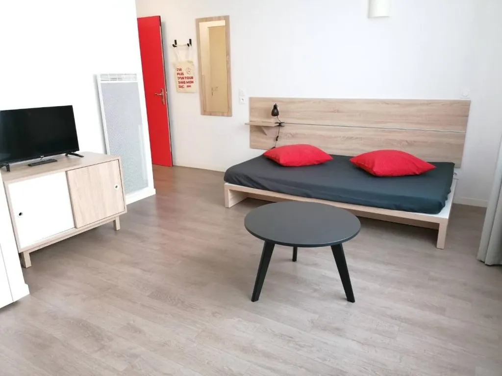 Camere da letto - Studio with Workspace in UXCO H2O Residence