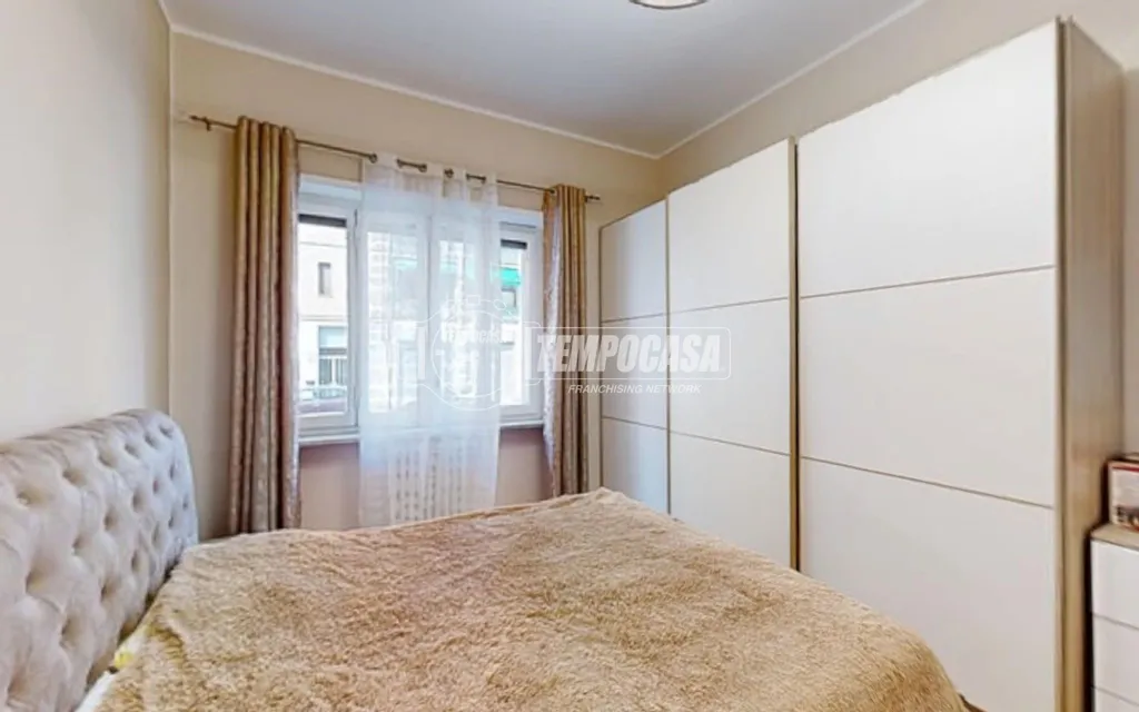 Chambres - Rear-Facing Flat with Balcony in Turin