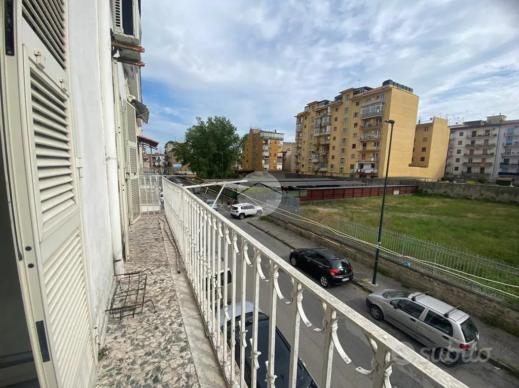 Balcon - 3-Room Apartment with Balcony in Naples