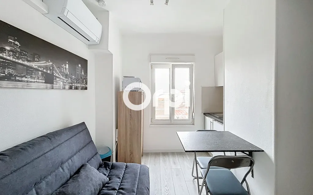 Séjour - Studio Meublé avec Double Vitrage à Nancy