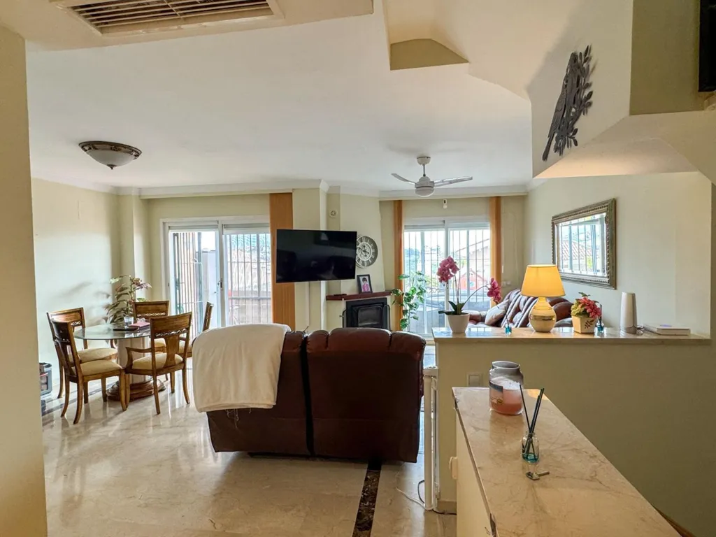 Elutuba - Townhouse with Sea Views in La Duquesa, Manilva