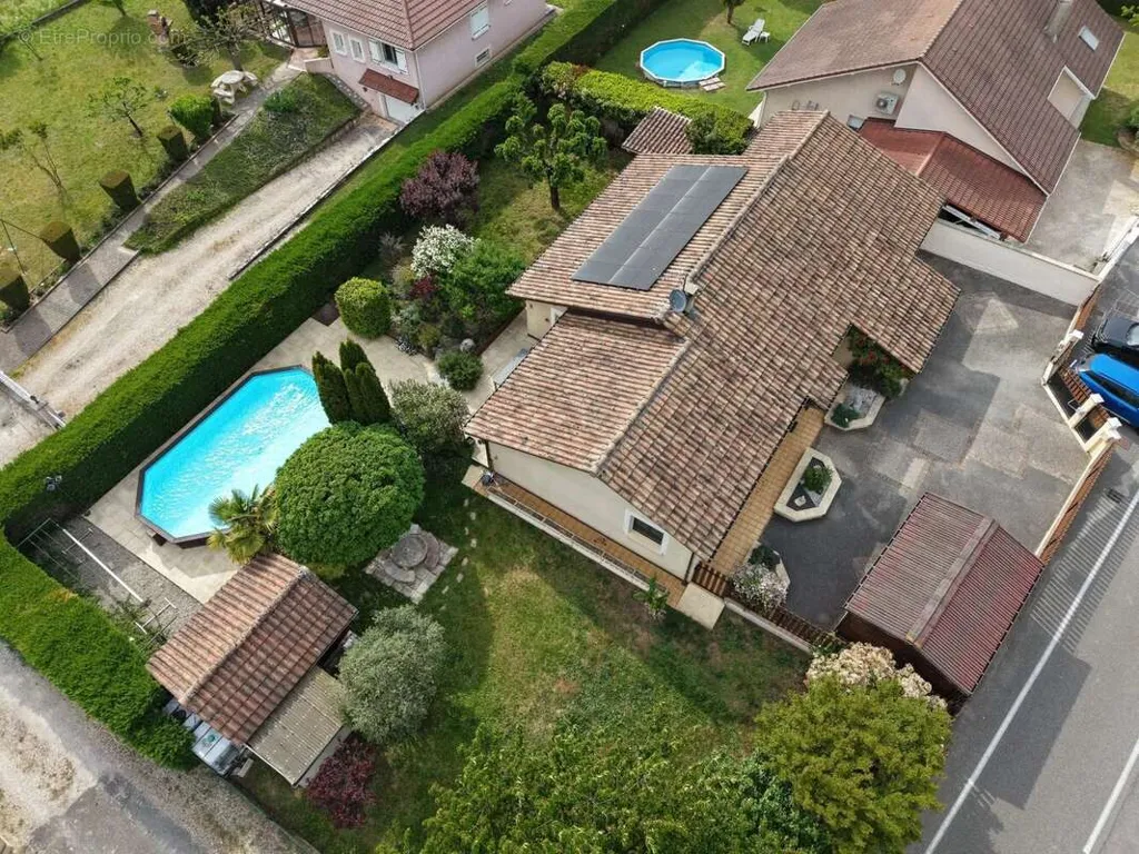 Vue aérienne - Maison de Plain Pieds avec Piscine à St Marcellin