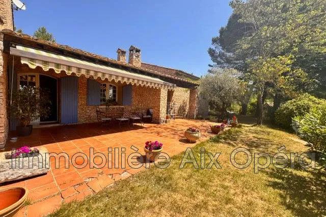 Terrasse - Maison en Pierres avec Piscine en Campagne
