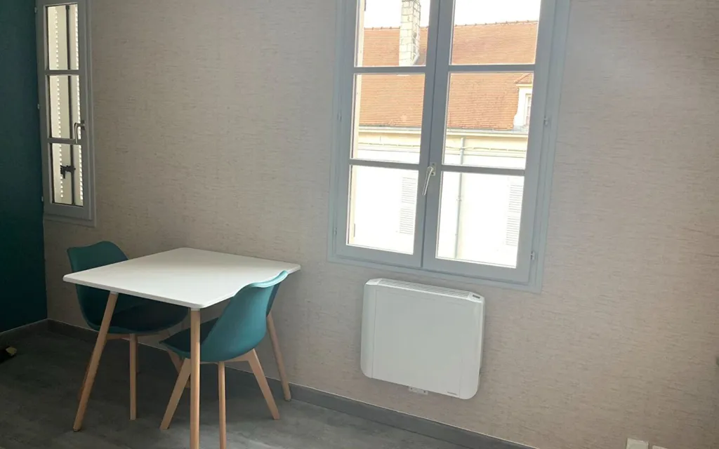 Dining Room - Meubled Studio in Chaumont Centre