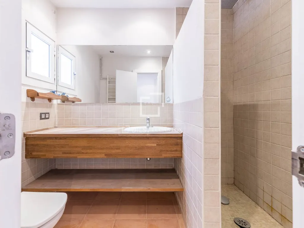 Salles de bain - Bright Apartment with Terrace in Barcelona