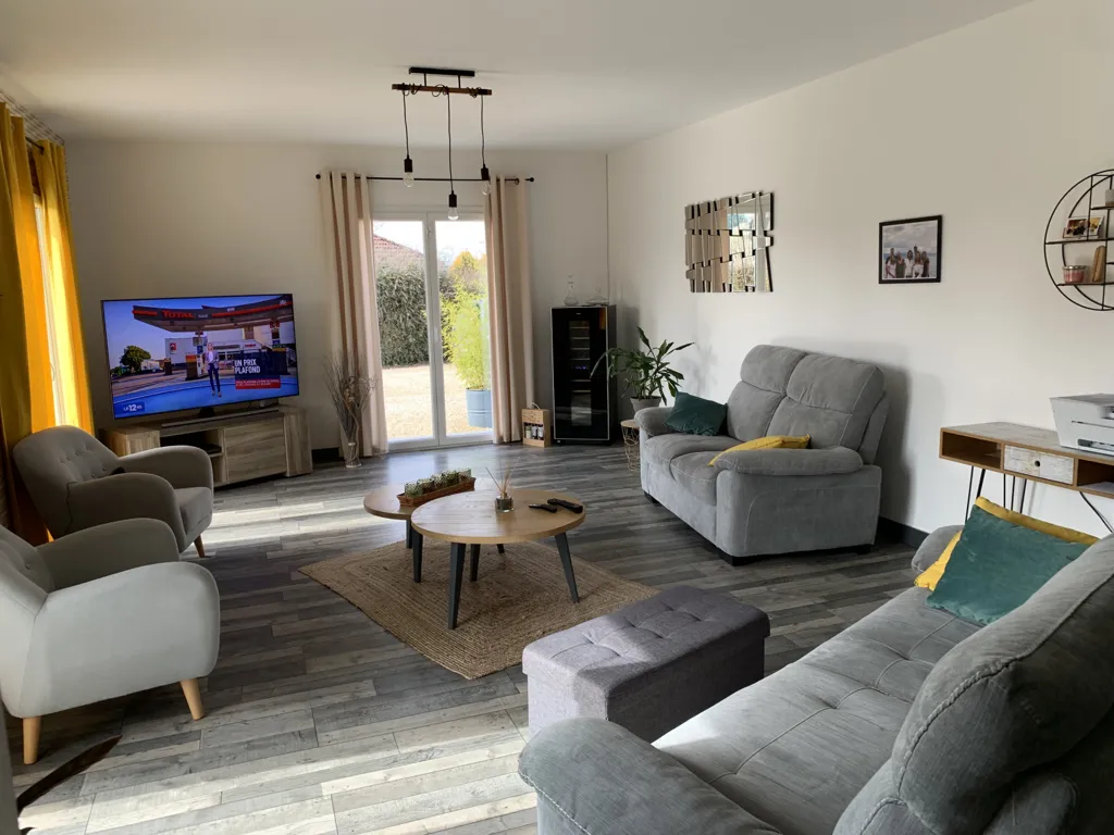 Elutuba - House with Heated Pool on Garden in Morestel