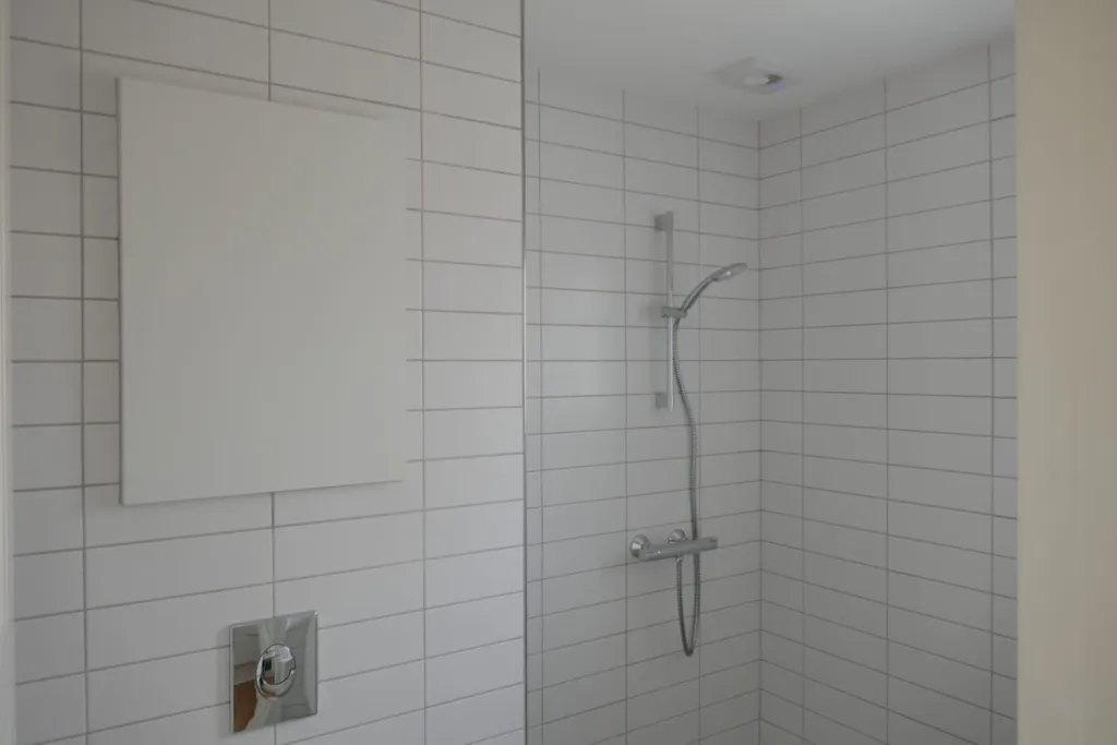 Salles de bain - Renovated 2-Bed Flat with Balcony in Vestbyen