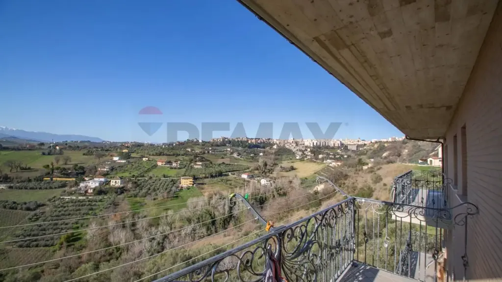 Balcon - Contemporary Villa with Panoramic Views in Chieti