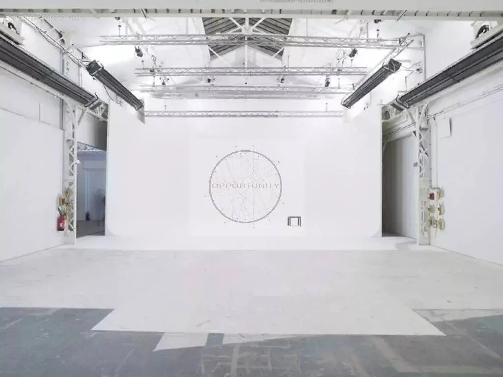 Pièces - Commerce avec Atelier et Loft à Montreuil