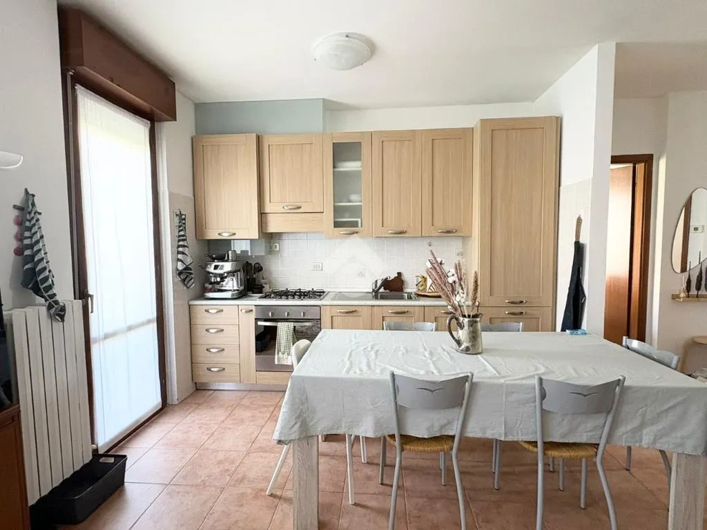 Sala da pranzo - Appartamento con balcone in zona tranquilla a Gallarate