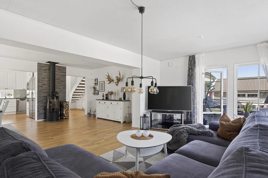 Elutuba - 5-Bedroom Villa with Double Garage in Saxnäs