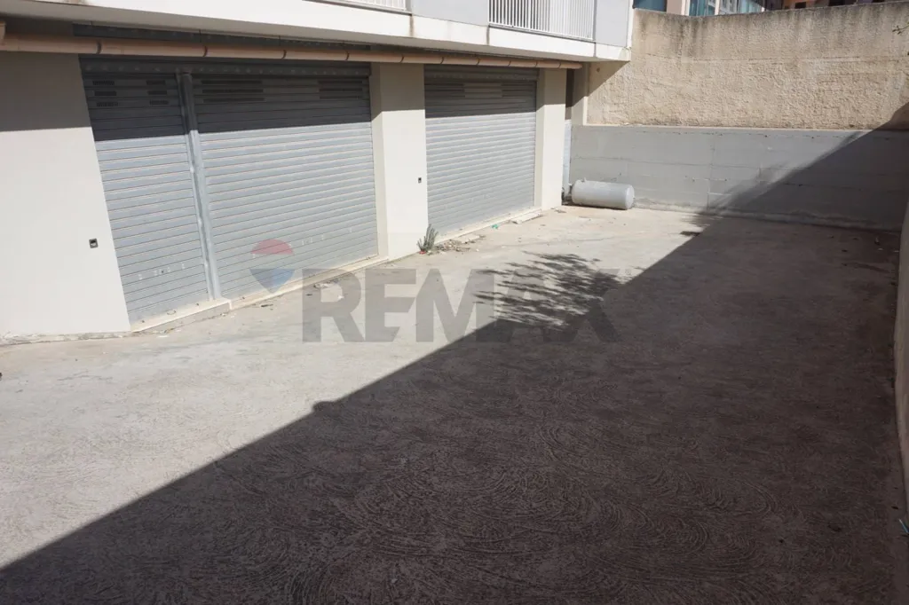 Extérieur - Commercial Space with Modern Facade in Ragusa