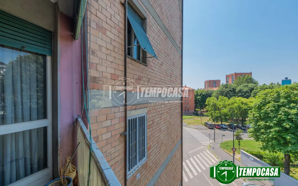 Balcón - Three-Bedroom Apartment with Triple Exposure in Milan