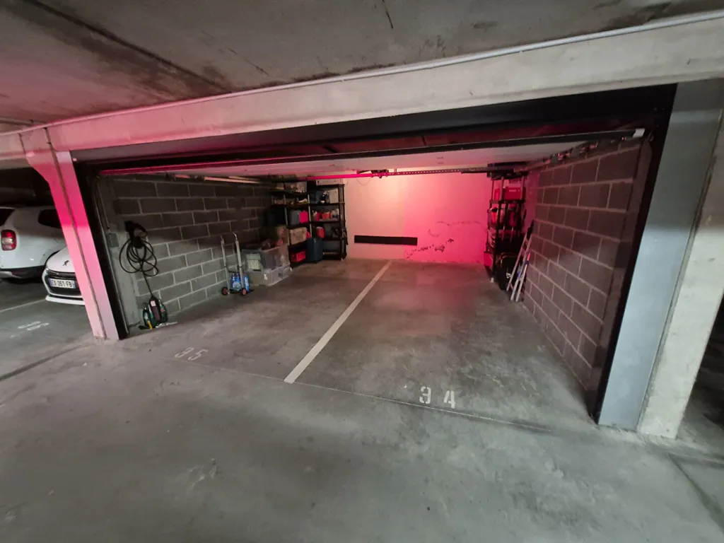 Garage - Luxury Flat with Water View in Calm Setting