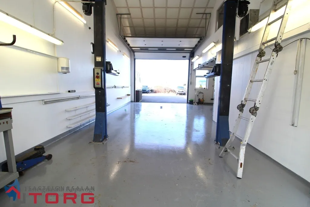 Garage - Warehouse with Loft Space in Hafnarfjörður