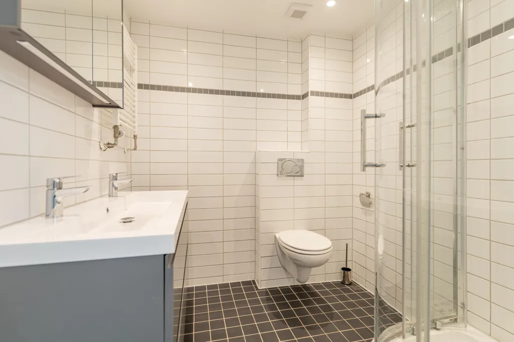 Salles de bain - 3-Bedroom Apartment with Rooftop Terrace in Amsterdam