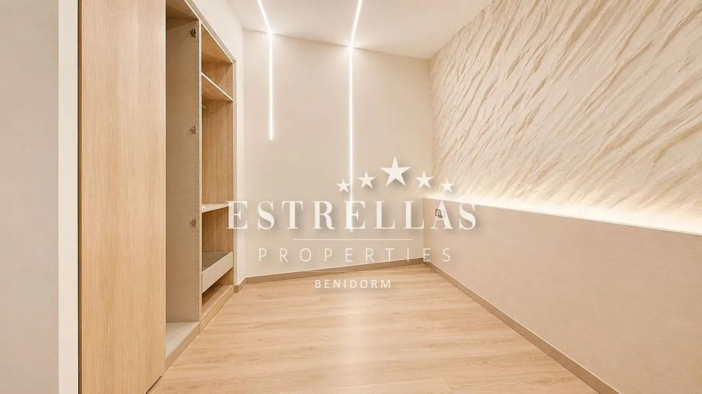 Esik - Modern Studio with Terrace in Benidorm Centre