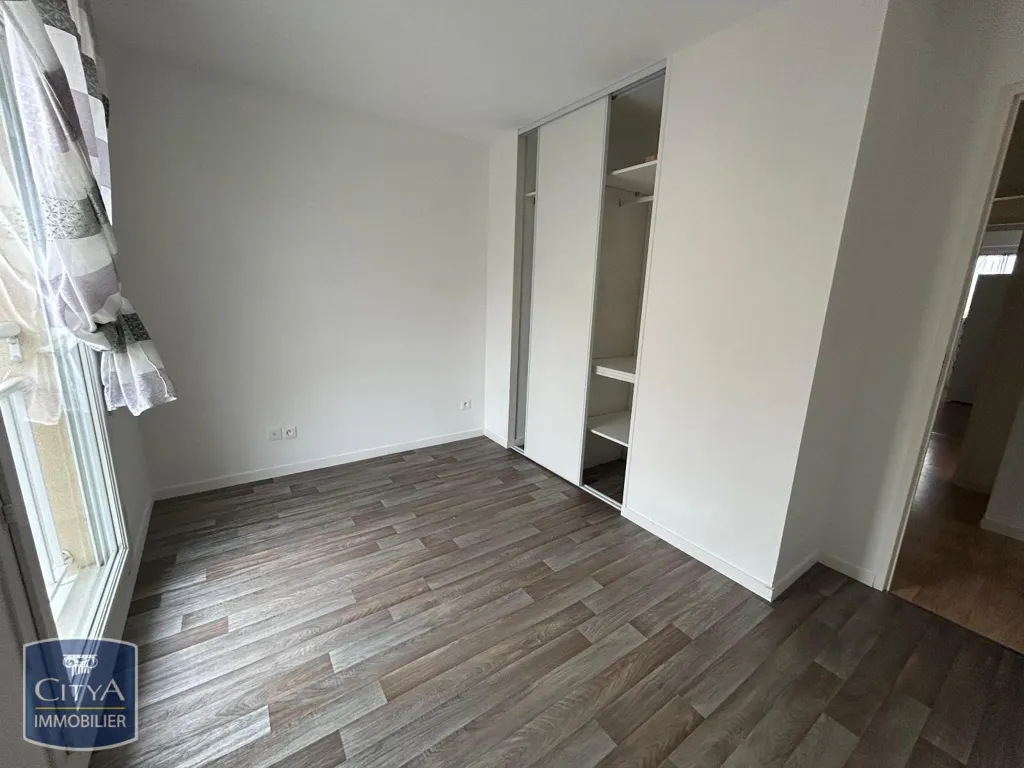 Toad - 3-Bedroom Apartment with Balcony in Allonnes