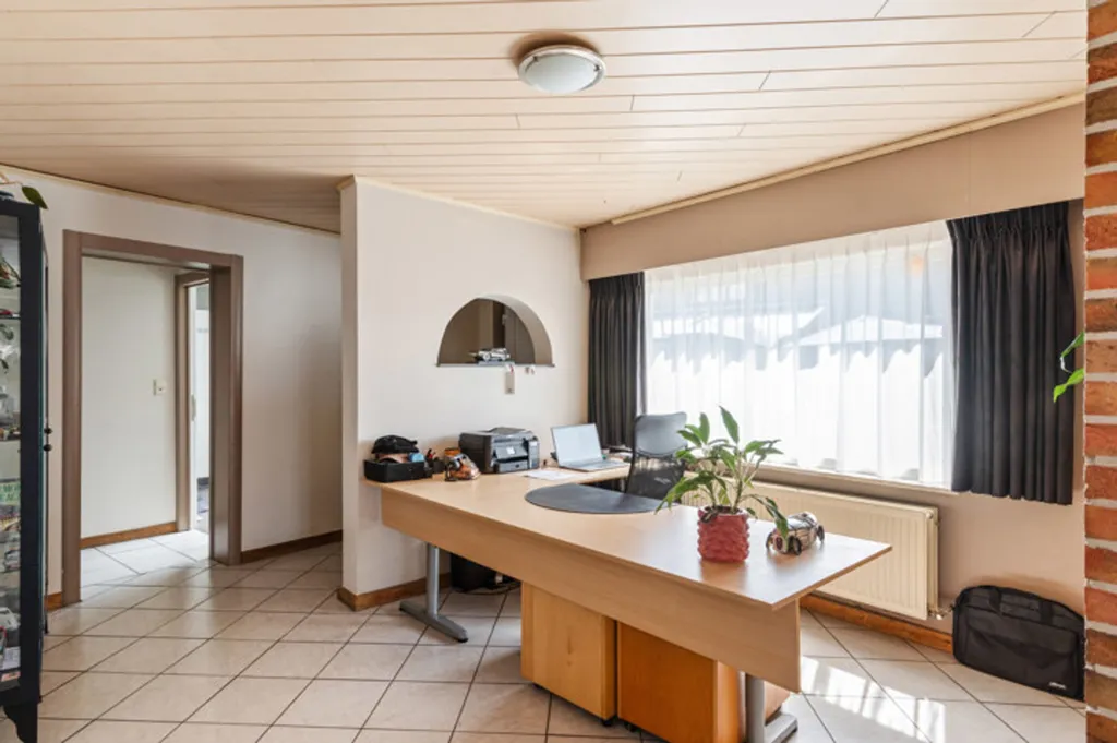 Kabinet - House with Pool in Brecht
