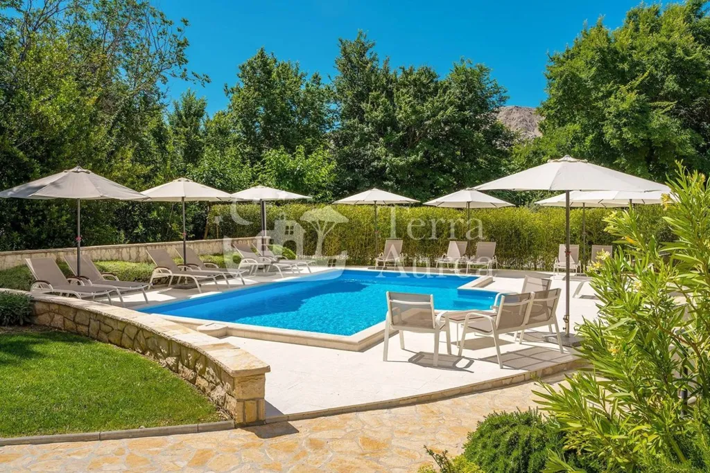 Piscina - Villa with Pool and Apartments in Baška