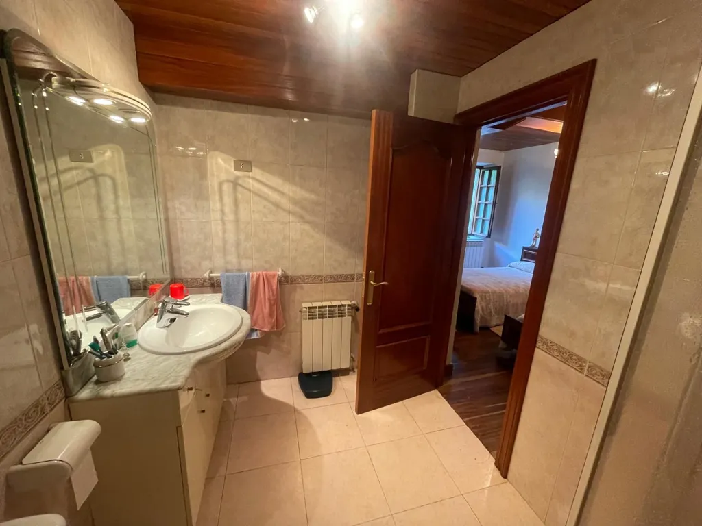 Bathrooms - Chalet with Garden in Arrankudiaga
