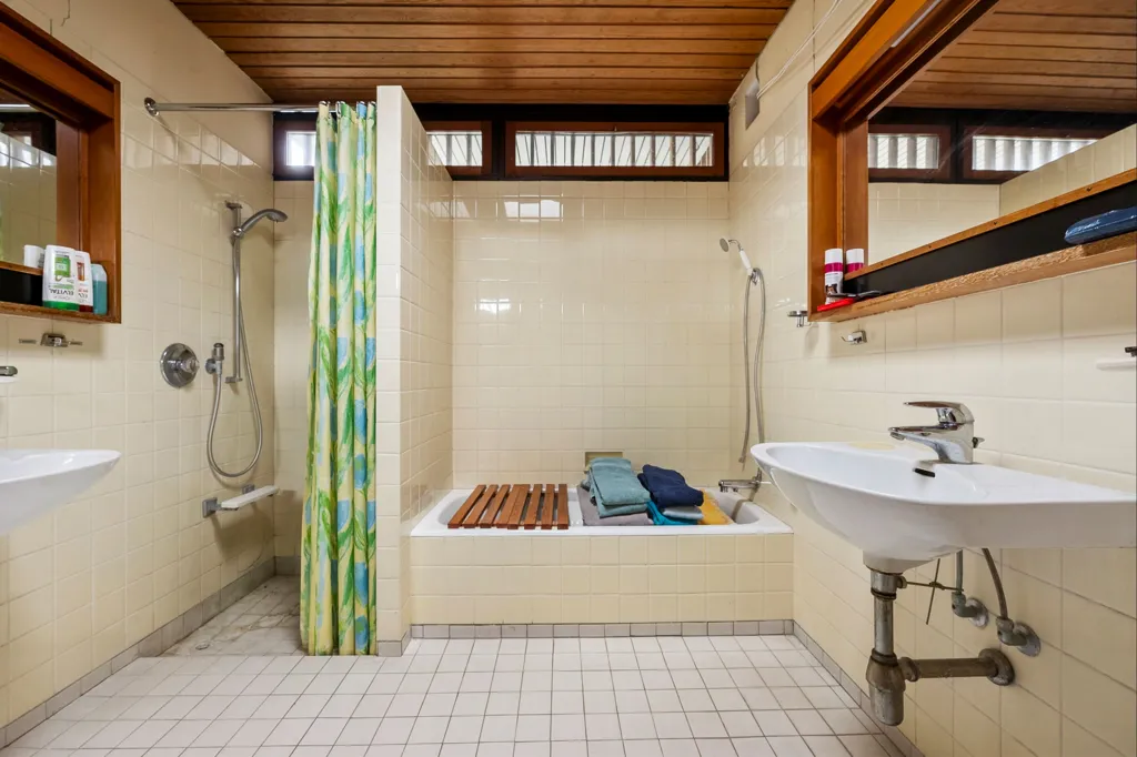 Salles de bain - Villa with Garden in Holte