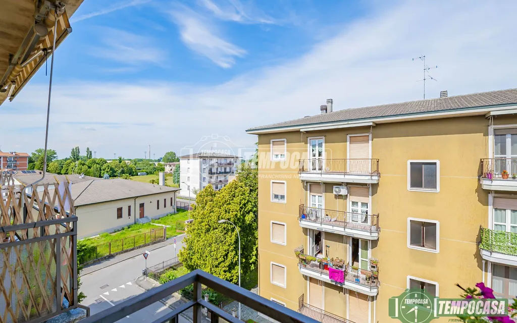 Balcon - Rustic 3-Bedroom Apartment with Balcony in Lodi Vecchio