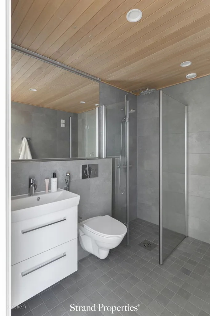 Vannitoad - New Flat with Balcony in Westend