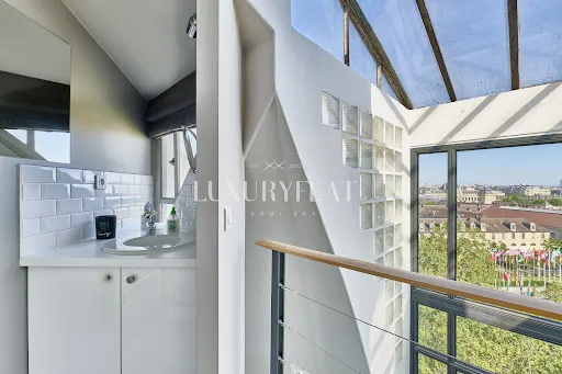 Balcon - Appartement Rénové avec Terrasse à Paris 7ᵉ