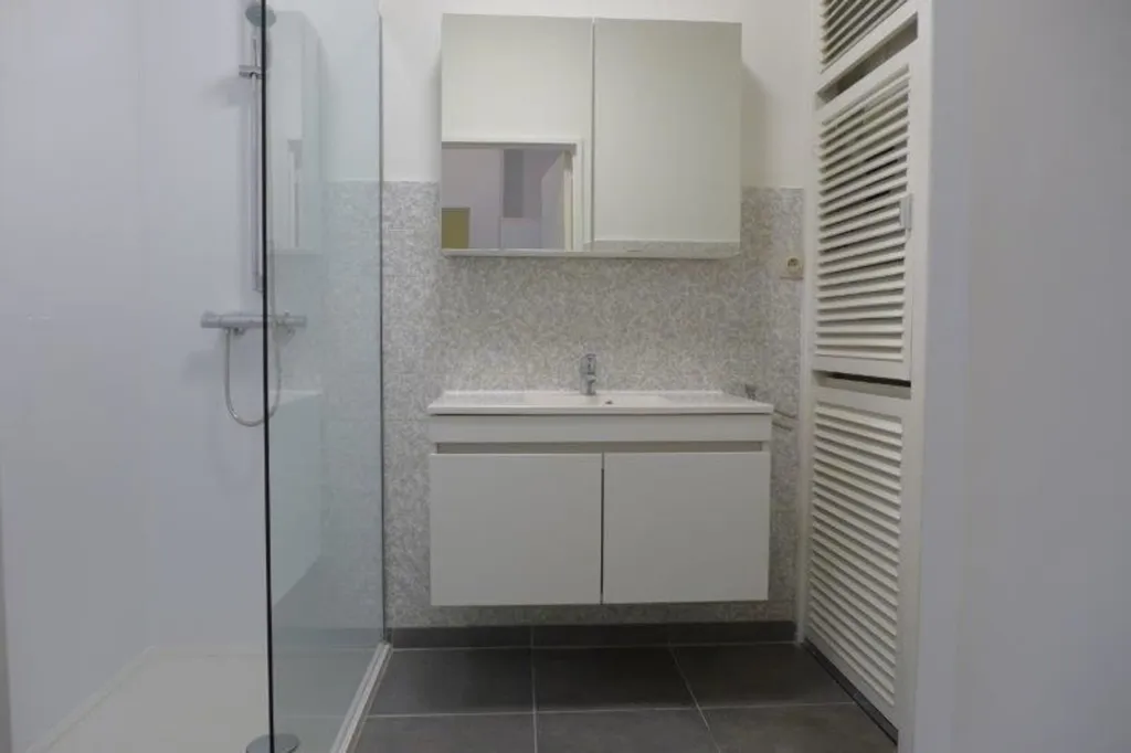 Bagni - Fully Renovated 3-Bed Apartment in Kontich